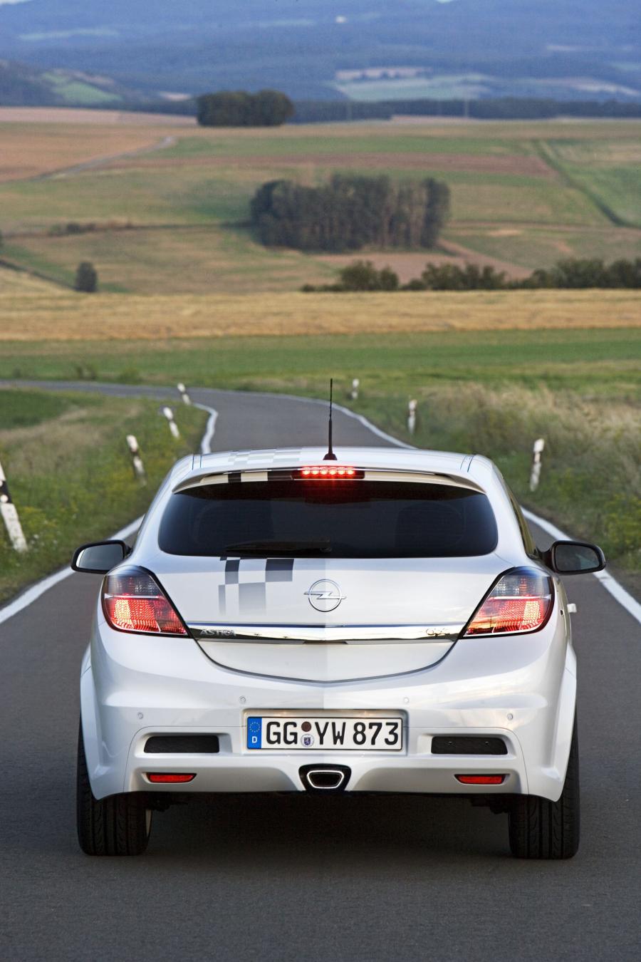  Opel Astra OPC Nurburgring Edition 2007 года  (фото 4 из 13)